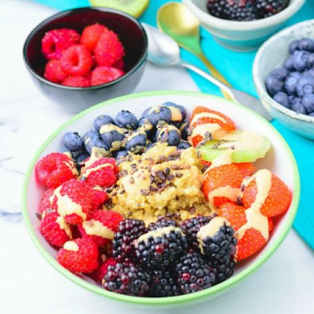 EVERYDAY QUINOA BREAKFAST BOWL